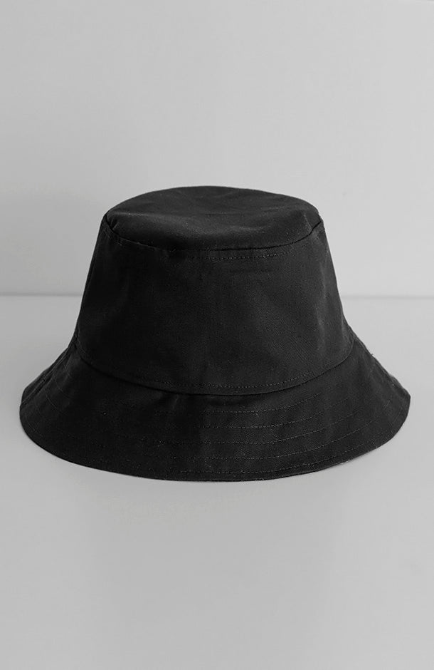 BLACK BUCKET HAT